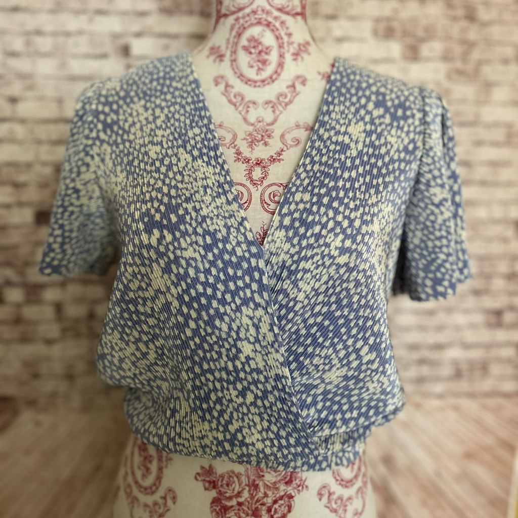 Astr Blue And White Short Sleeve Blouson Blouse Size Xsmall